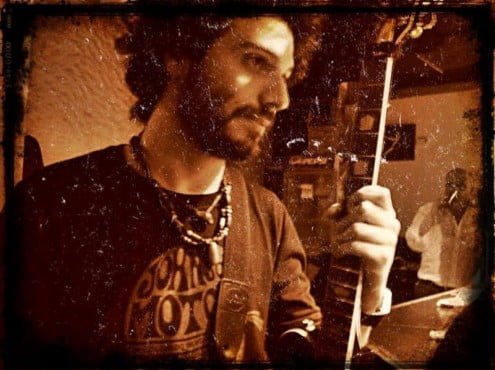 Ampliar foto “Claro que en algún momento Tres Arroyos está incluido en mis planes; me gustaría mucho tocar allí después de tanto tiempo, volver a ver músicos de mi camada”, admitió el guitarrista