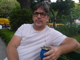 “El contrato que accedí a firmar, y eso fue a comienzos de octubre, tiene una duración de un año. Y en ese período, entiendo, la vacuna estará siendo testeada”, dijo el pastor