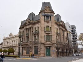 El estado de La Previsión preocupa por dos aspectos: la seguridad urbana y la pérdida de un edificio que es patrimonio histórico para la Provincia y la comuna