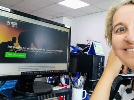 “Nací en Tres Arroyos, hice mi paso por el Colegio Nacional y luego estudié Comunicación Social y Periodismo en la Universidad de La Plata”, contó Claudia Matta