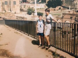 El joven abogado tresarroyense Federico Andrés Sabatini descubrió Europa en 2001 viajando con su padre y su hermano  