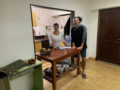 Lisandro y Fernanda crearon “Encuentros a ciegas”, una experiencia gastronómica única que llevan a cabo en su casa de Mar del Plata