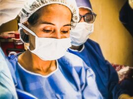 Sánchez considera que se vive un cambio cultural por el cual la medicina estética apunta más a la aceptación