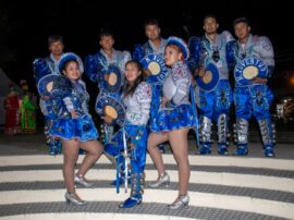 Las danzas bolivianas, que por primera vez este año llenaron de color el escenario de la Fiesta del Trigo, se ensayan en la quinta de Aurora