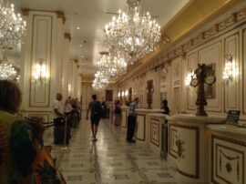 Mostradores de acreditación en el lujoso Hotel Bellagio, que como otros en Las Vegas, tiene un casino en su interior 