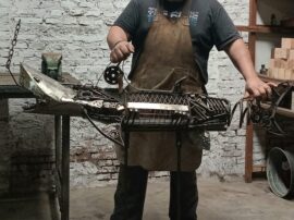 La escultura de chatarra tiene sus cultores en Tres Arroyos, y Emiliano ya es figura en la disciplina