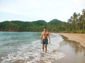 Alexander en Playa Medina, en la Costa de Paria Venezuela
