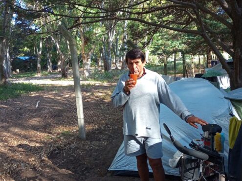 Raúl Videira volvió a tomar una bicicleta y realizó una nueva travesía por la playa desde Marisol hasta Pehuen Có
