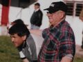 El “legendario de la gorra” fue un masajista que tuvo Boca y las selecciones juveniles de nuestra Liga durante muchos años. El apodo fue impuesto por un joven periodista de aquellos años que desarrolló un cordial diálogo con el recordado Angel Zottarelli. En la foto junto a un colaborador de Boca, club de sus amores