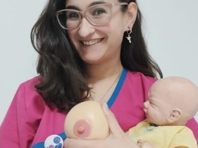 Florencia Arriola es puericultora. Su función es acompañar la lactancia materna, y la cumple tanto en el Hospital como en su consultorio