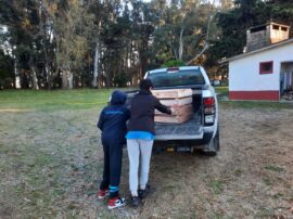 Los chicos, comprometidos de principio a fin con los basurines, en este caso su traslado