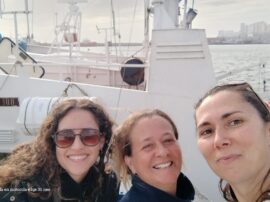 Dassis (izquierda) y otras participantes de la increíble experiencia del regreso de Jorge desde el cautiverio al mar