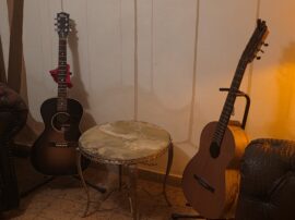 Las guitarras tienen un lugar protagónico allí donde está Gaetano, quien también supo ganarse la vida como luthier