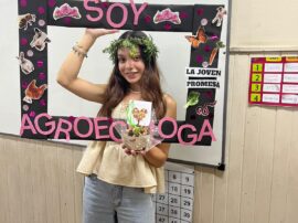 “Que sirva de inspiración para aquellos jóvenes que están viendo qué hacer con su futuro. Que no lo duden y que vengan a estudiar Agroecología”, expresa Iara