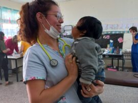  La historia de Micaela es la de una mujer que entiende la salud como una práctica situada, atravesada por la fe, la comunidad y la justicia social