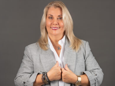 Licenciada en Psicología, Susana De Francesco se especializó en los últimos años en Migraciones, y es flamante columnista de la prestigiosa revista Caras en su versión digital