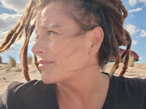 Para Andrea Despósito, el regreso a Claromecó significó una oportunidad. Allí puso en marcha Mamá Cabra, su agencia de comunicación visual