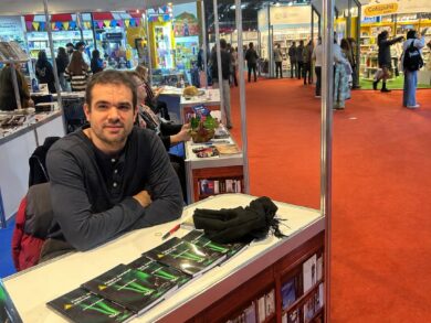 Sande presentó su libro en la Feria Internacional de CABA y ahora vendrá a la Biblioteca Sarmiento