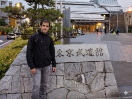 El divulgador de la cultura japonesa, Enrique Zucchino, en el Tokyo Budokan, en el año 2010