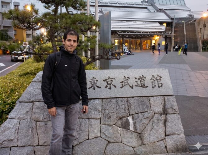 El divulgador de la cultura japonesa, Enrique Zucchino, en el Tokyo Budokan, en el año 2010
