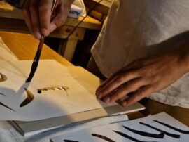 En tinta y papel de arroz, el Shodo es la particular caligrafía japonesa que Zucchino enseñó por primera vez en esta ciudad