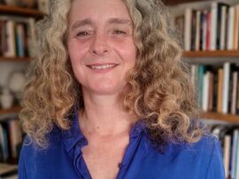 Irene Sentis es docente del profesorado de Inglés del Instituto 33. Para enseñar a un alumno ciego, junto a un amigo de su hijo crearon bloques fonémicos que han despertado gran interés