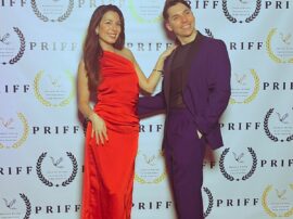 Guadalupe con un amigo actor, Ariel Butwyna, ambos como presentadores en la entrega de premios del Phoenix Rising Film Festival en Londres